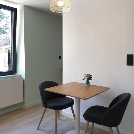 לינה וארוחת בוקר Le 270 3*